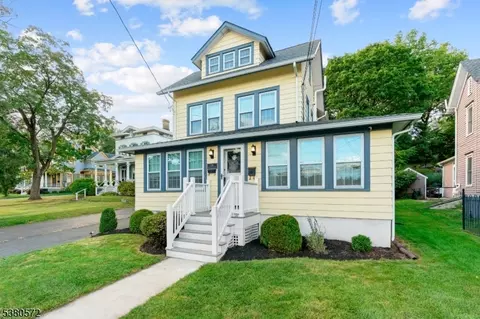 54 W Main St, Clinton, NJ 08809