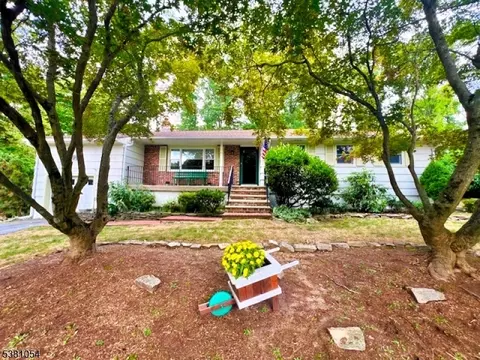 6 Wildwood Trl, Boonton, NJ 07005