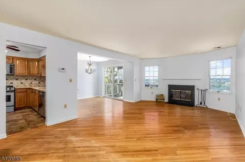 65 Amethyst Ln, Paterson, NJ 07501