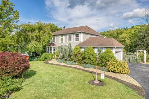 28 Fieldstone Dr, Sussex, NJ 07461