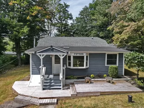 15 Maple Ave, Stockholm, NJ 07460