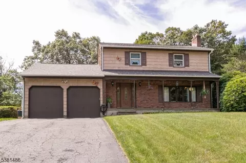 52 Glencrest Dr, Newton, NJ 07860