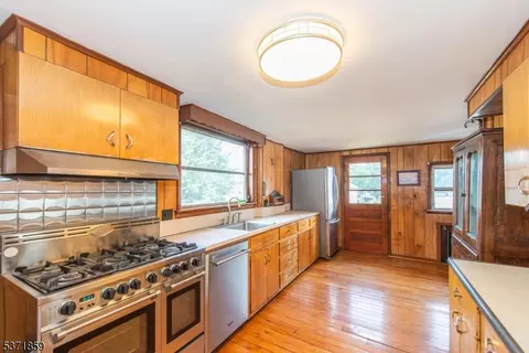 16 Forest Ave, Nutley, NJ 07110 photo 17