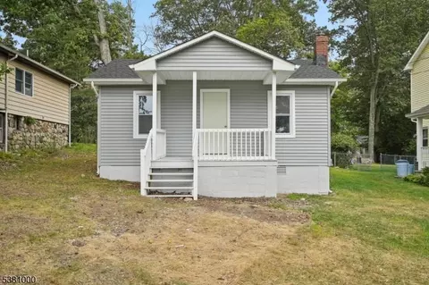 104 Chincopee Ave, Hopatcong, NJ 07843