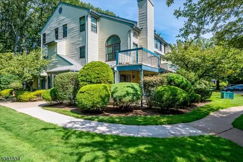 5104 Stonehedge Rd, Edison, NJ 08820