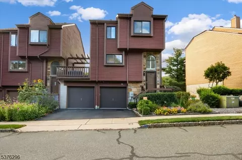 15 Fox Hunt Dr, Rockaway, NJ 07866