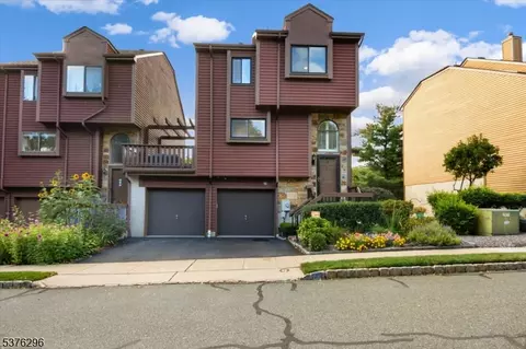 15 Fox Hunt Dr, Rockaway, NJ 07866