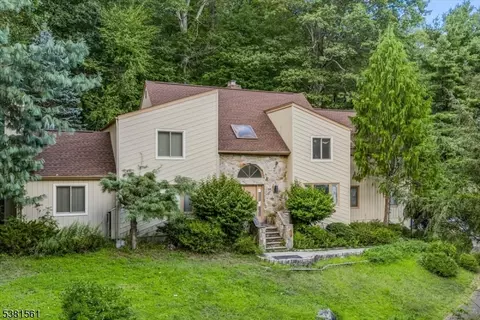30 Laurel St, Morris Plains, NJ 07950