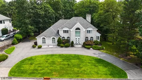 99 Eileen Dr, Cedar Grove, NJ 07009