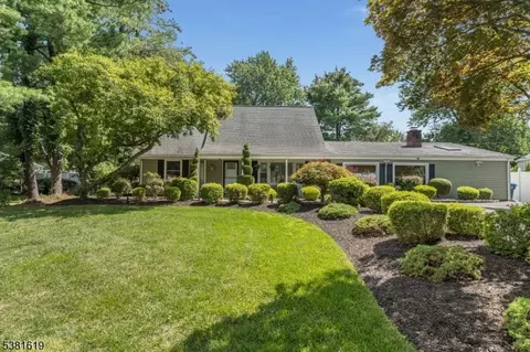 23 Dahlia Rd, Somerset, NJ 08873