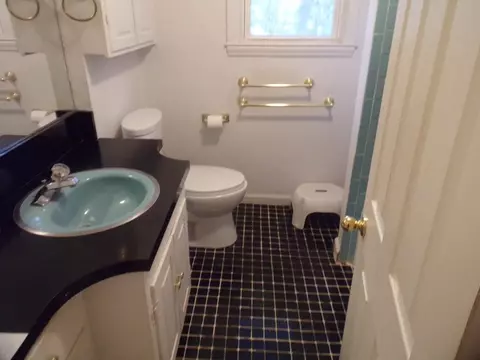 Bath - 842 Berkeley Ave, Plainfield, NJ 07062 photo 1 of 1