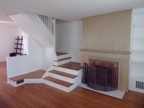 Living - 842 Berkeley Ave, Plainfield, NJ 07062 photo 5 of 5
