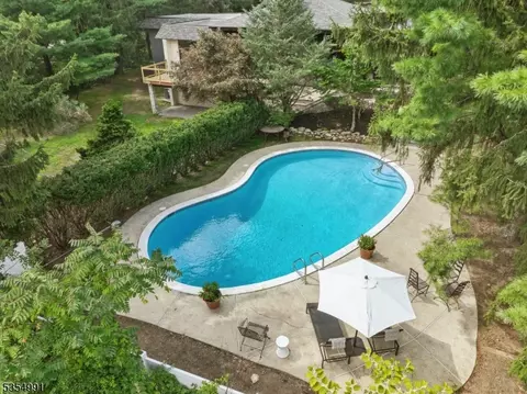 30 Crest Dr, South Orange Village, NJ 07079