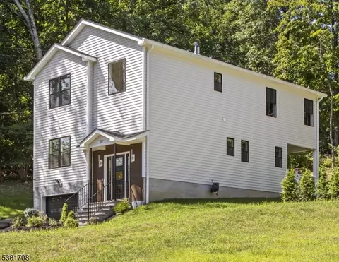 37 Saint Johns Rd, Budd Lake, NJ 07828