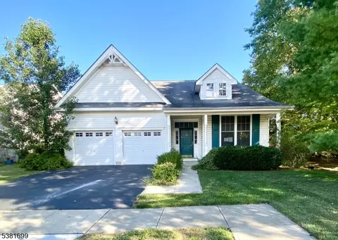 86 Labaw Dr, Cranbury, NJ 08512