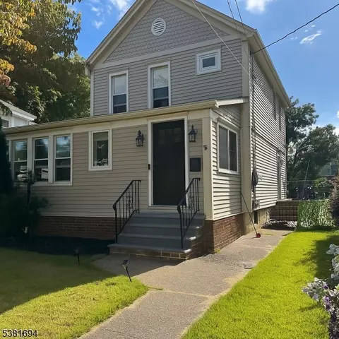 14 Pierce Ave, Midland Park, NJ 07432