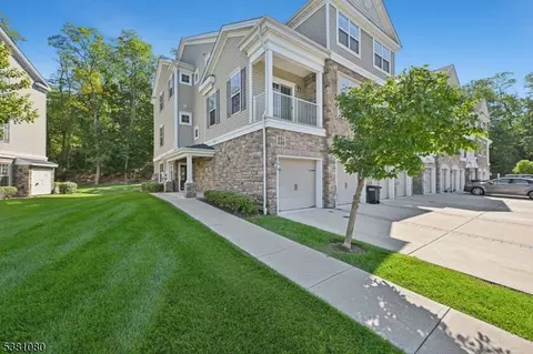 502 Waterview Ct, Cedar Knolls, NJ 07927