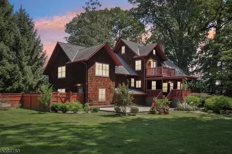 447 Summit Ave, Oradell, NJ 07649