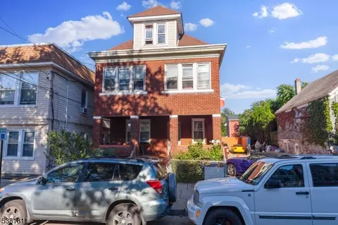 102 10th St #3, Passaic, NJ 07055