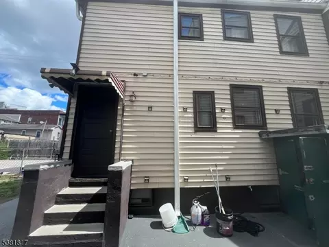 232 Oliver St, Newark, NJ 07105