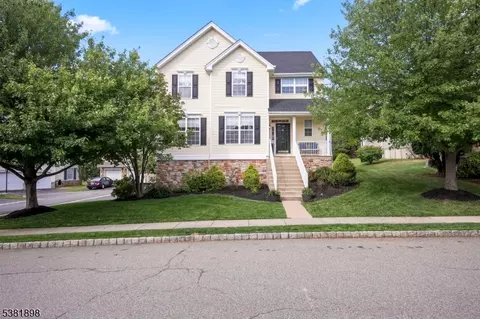 50 Winding Hill Dr, Hackettstown, NJ 07840