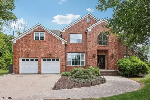 3 Hasemann Ct, West Caldwell, NJ 07006