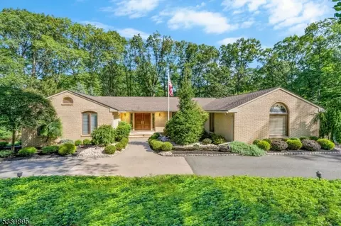 150 Scott Dr, Watchung, NJ 07069