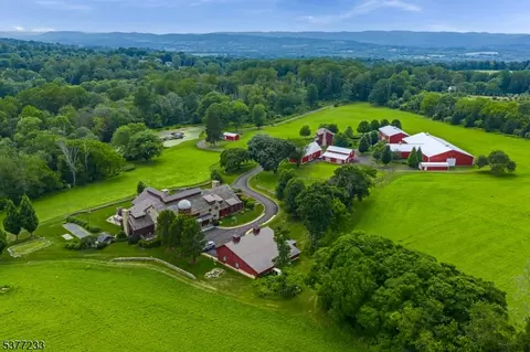 106 Mountain Top Rd, Glen Gardner, NJ 08826