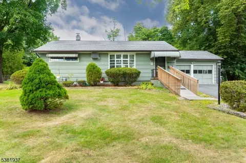 17 Springview Dr, Parsippany, NJ 07054