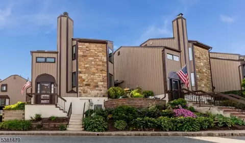 38 Delbarton Ct, Hackettstown, NJ 07840 photo 1