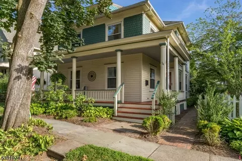 34 5th St, Frenchtown, NJ 08825