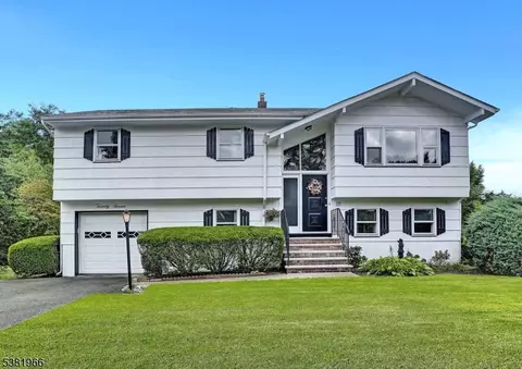 27 Wilrue Pkwy, Pompton Plains, NJ 07444