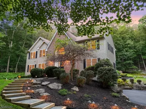 30 Squire Hill Rd, Long Valley, NJ 07853