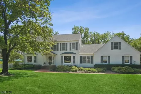 18 Flintlock Rd, Flemington, NJ 08822