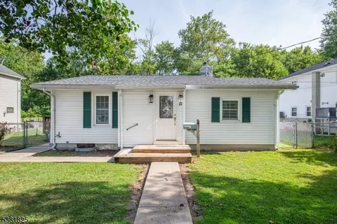 44 Lake Shore Dr, Lake Hiawatha, NJ 07034