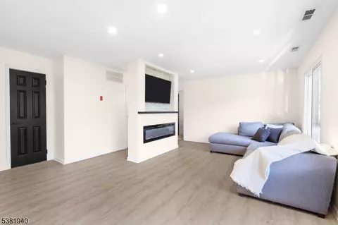 10186 Dell Pl #186, Stanhope, NJ 07874