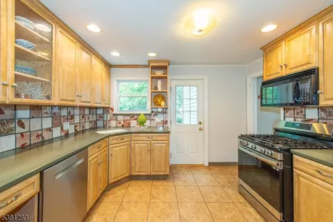 32 Hyde Rd, Bloomfield, NJ 07003 photo 11
