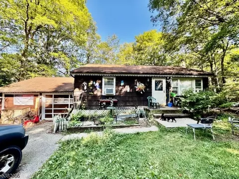 85 Panorama Dr, Sussex, NJ 07461