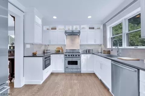 25 Glenbrook Rd, Morris Plains, NJ 07950