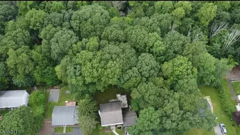 106 Leland Trl, Hopatcong, NJ 07843