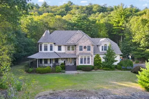 47 Christine Ct, West Milford, NJ 07480