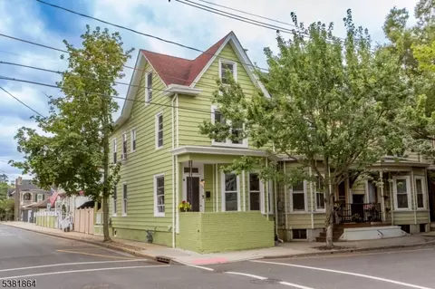 31 Buttonwood St, Lambertville, NJ 08530