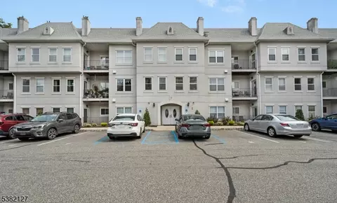710 Brittany Dr #10, Wayne, NJ 07470