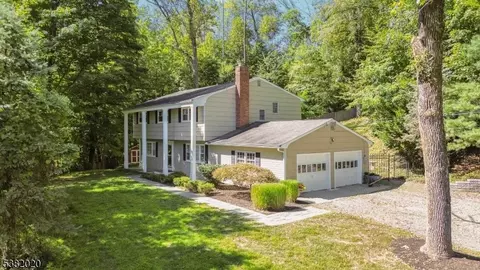 2 Skyline Dr, Morristown, NJ 07960