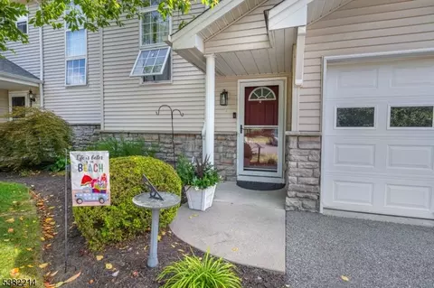 5 Stonehill Rd, Hamburg, NJ 07419