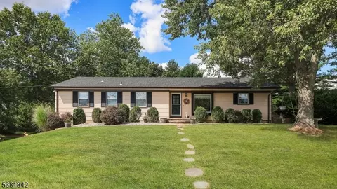 18 Rittenhouse Rd, Stockton, NJ 08559