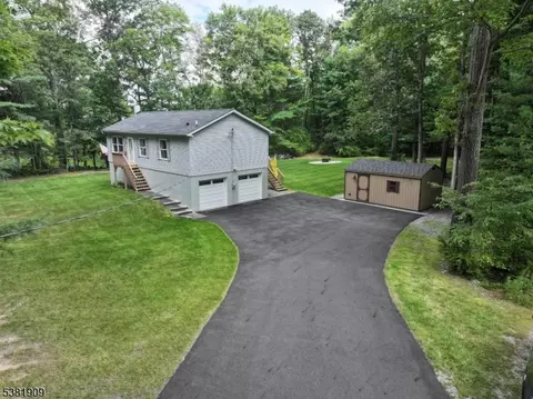 86 Deckertown Tpke, Montague, NJ 07827