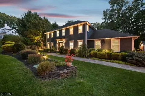 5 Pillar Dr, Rockaway Twp, NJ 07866