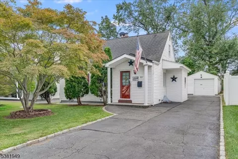 33 Sunset Dr, Clark, NJ 07066