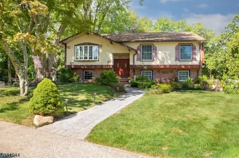 2 Holly Ct, Butler, NJ 07405